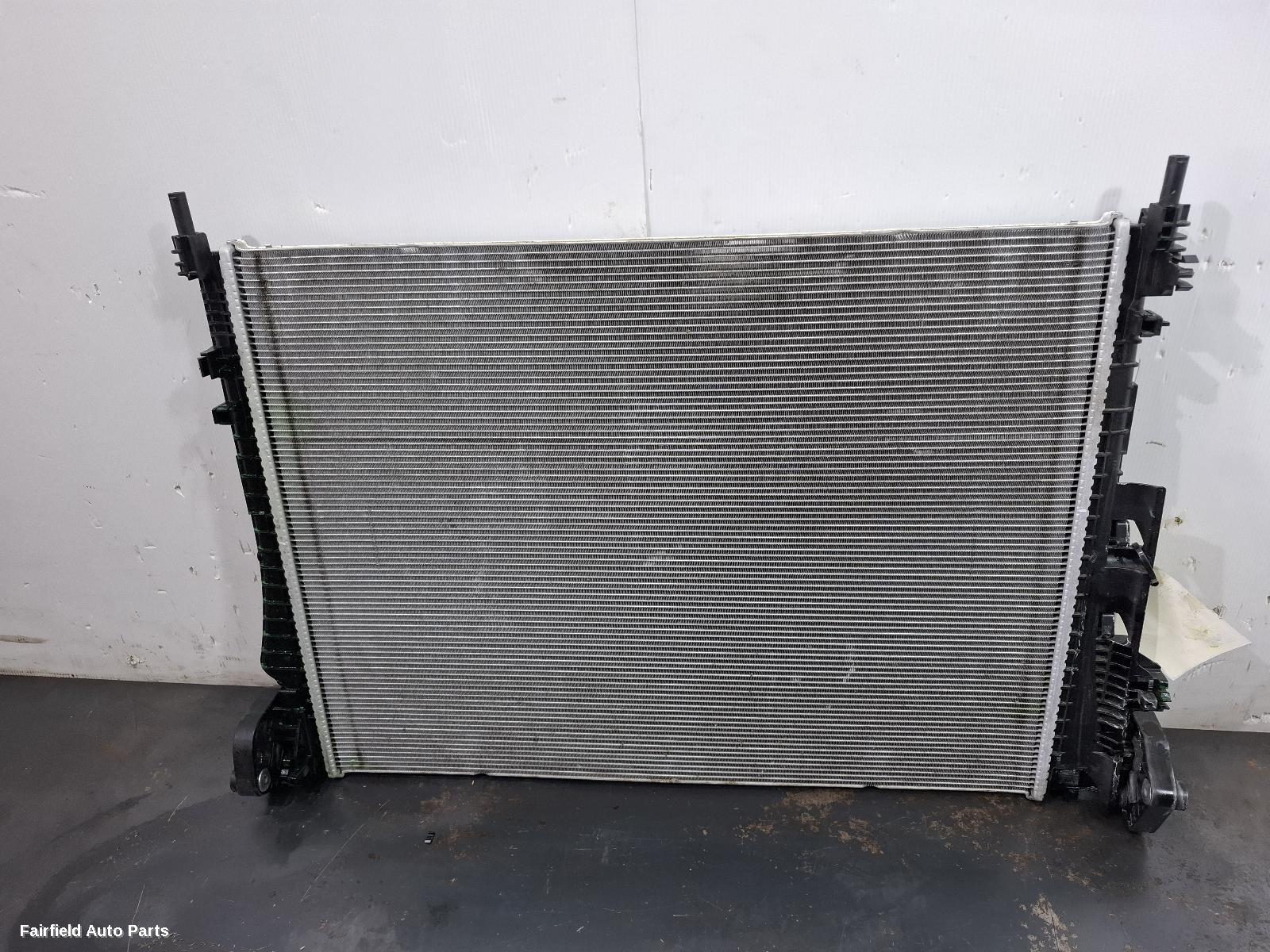 2021-2025 Volvo Xc60 Radiator