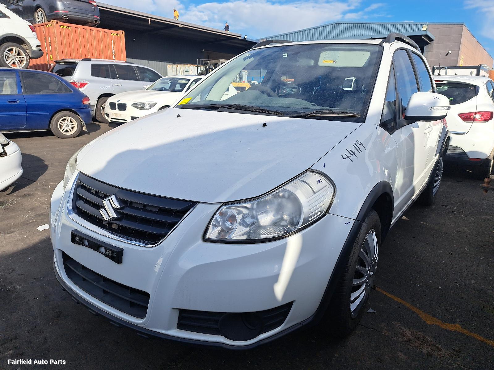 2013 Suzuki Sx4 Left Guard