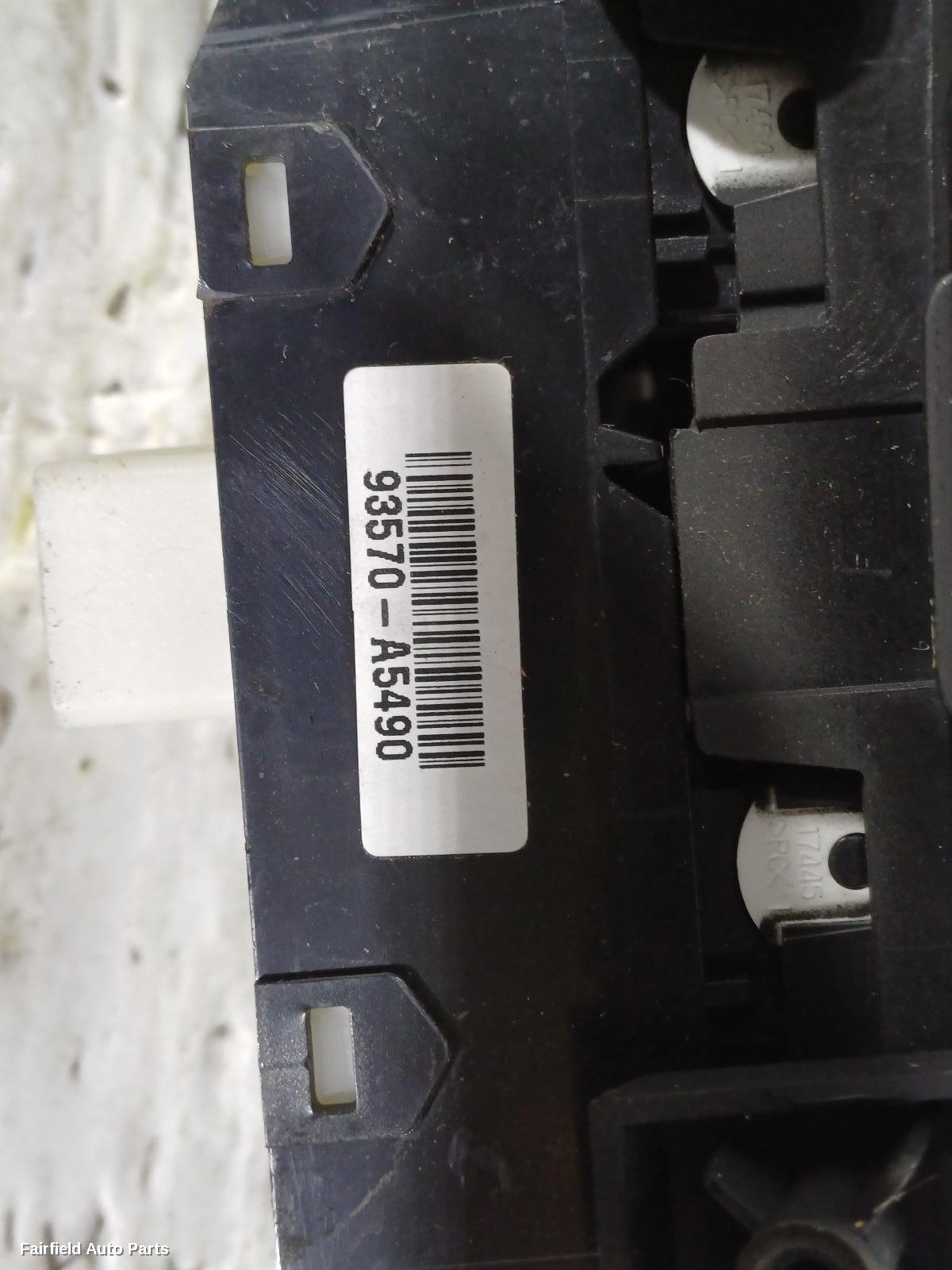 2012-2017 Hyundai I30 Pwr Dr Wind Switch