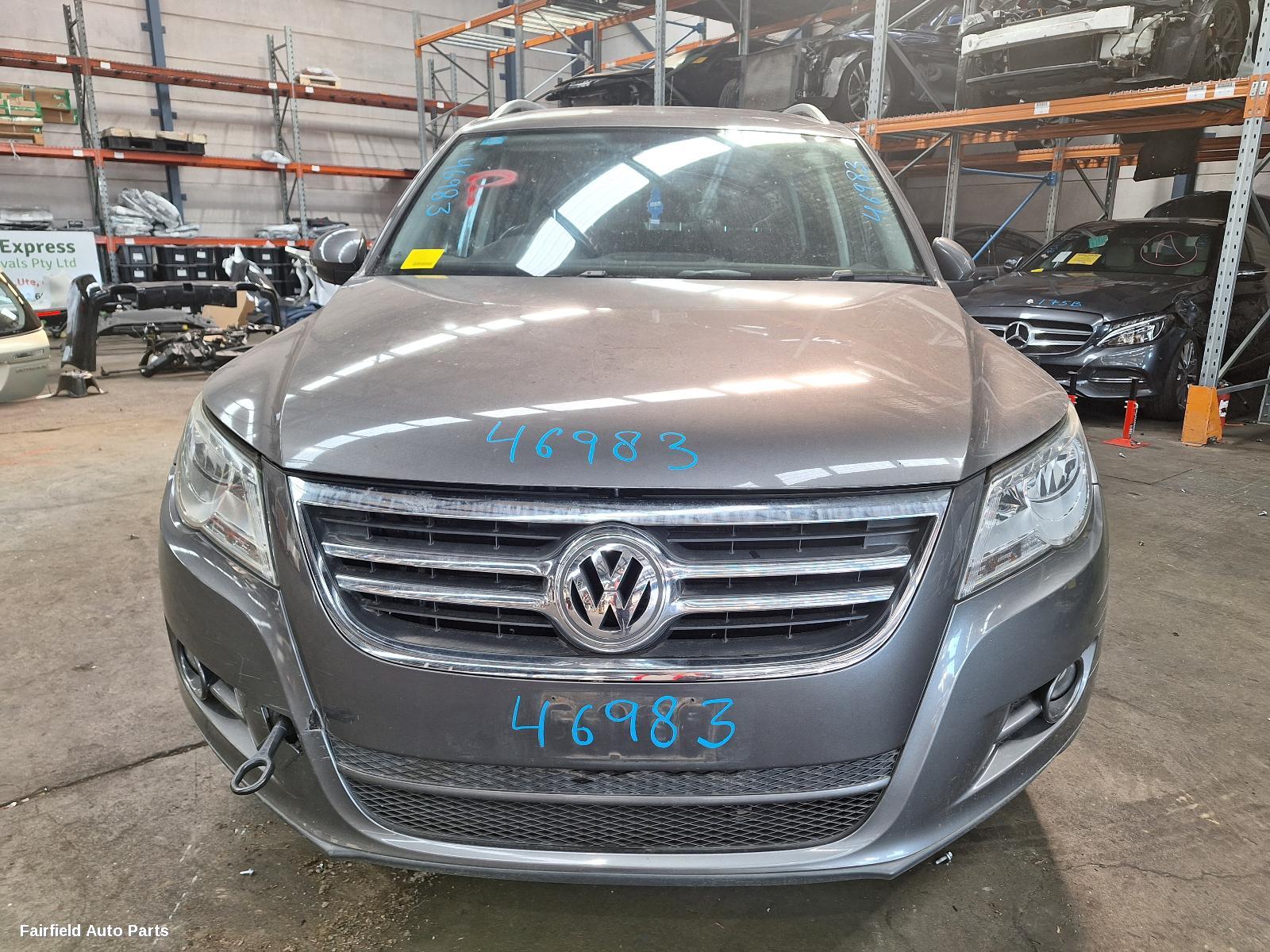 2010 Volkswagen Tiguan Left Taillight