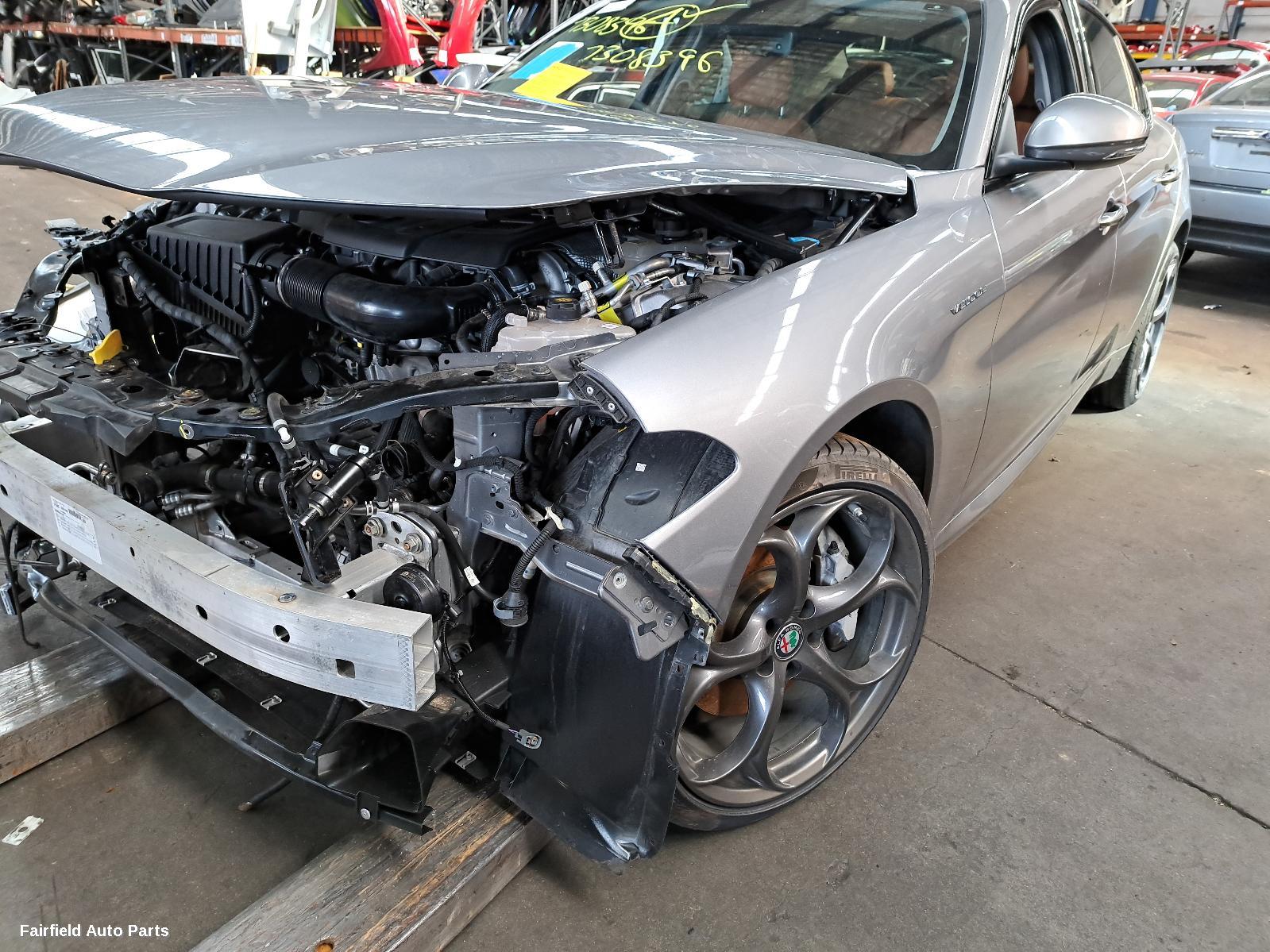2019 Alfa Romeo Giulia Left Front Door
