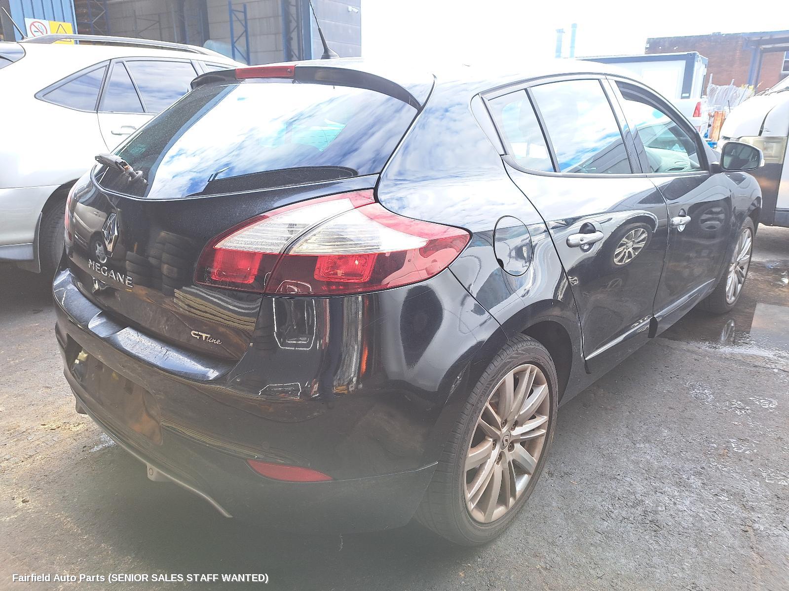 2015 Renault Megane Left Rear Door Sliding