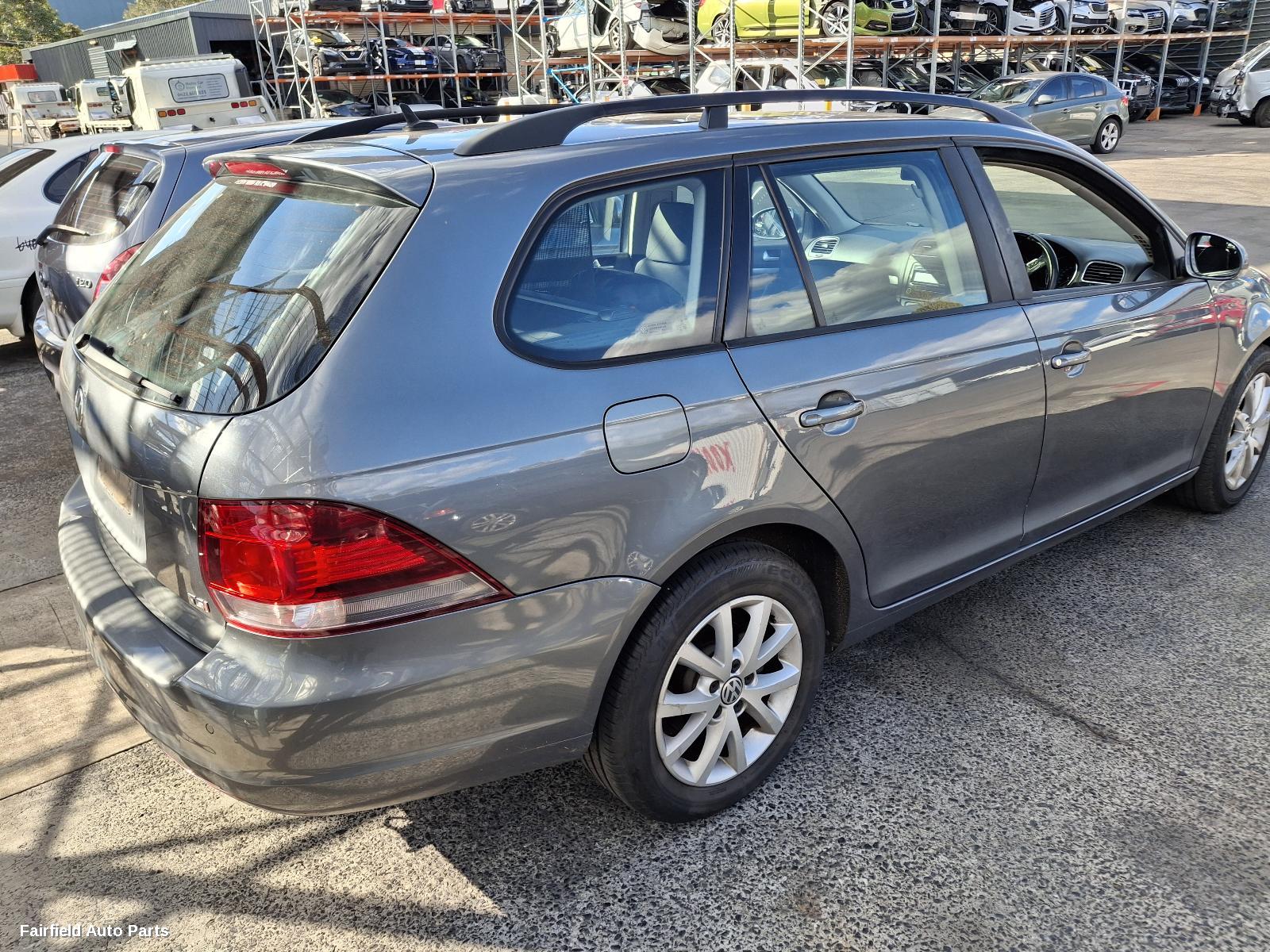 2013 Volkswagen Golf Right Rear Door Sliding