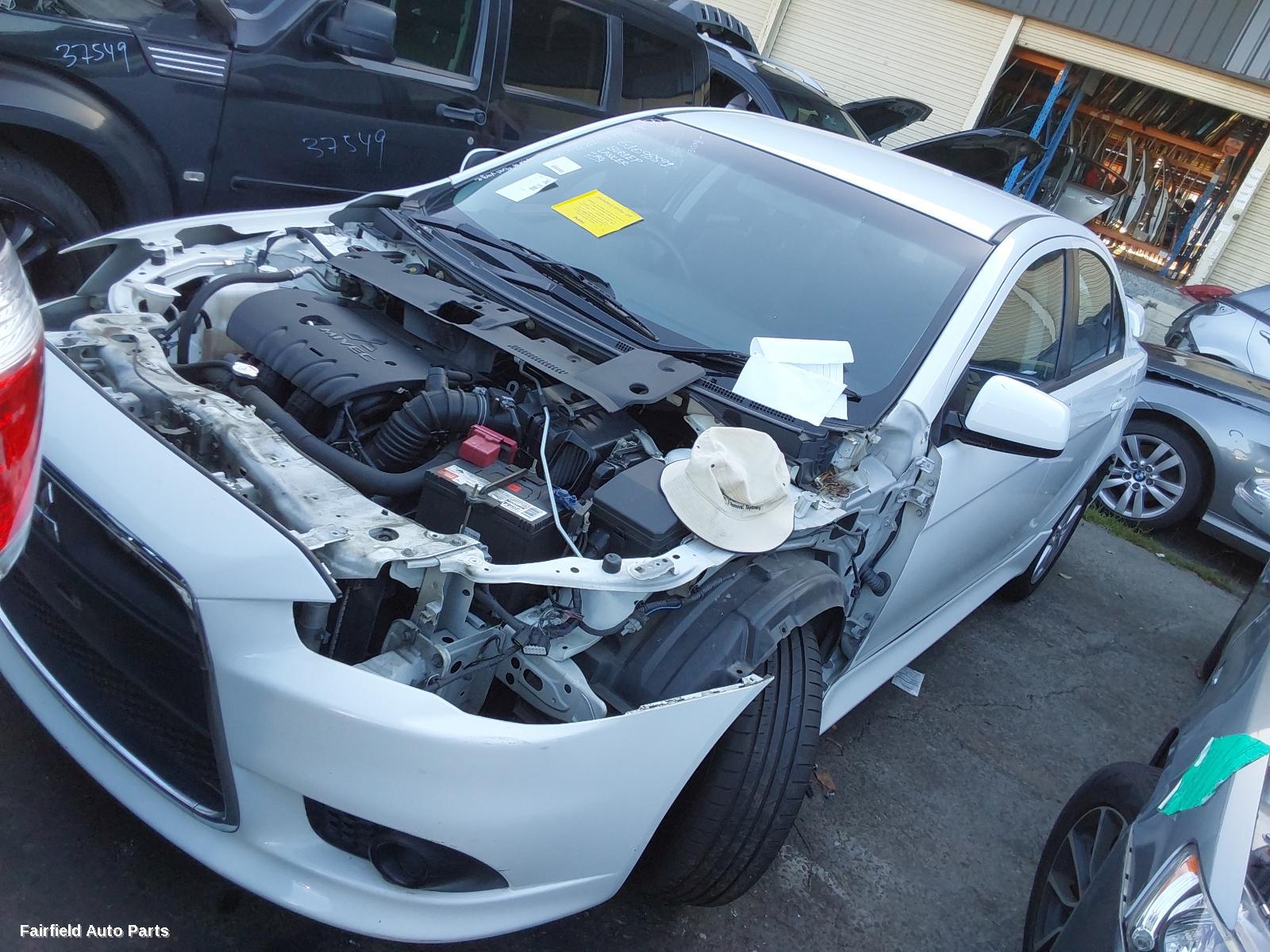 2013 Mitsubishi Lancer Left Taillight