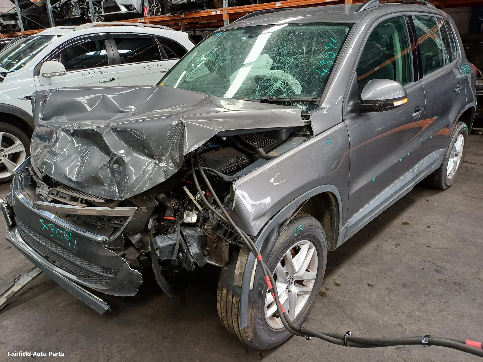 2010 Volkswagen Tiguan Left Taillight