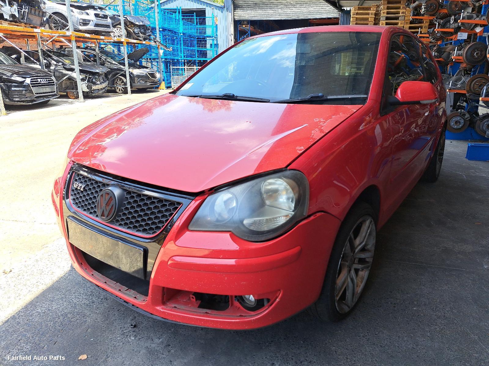 2006 Volkswagen Polo Left Front Door