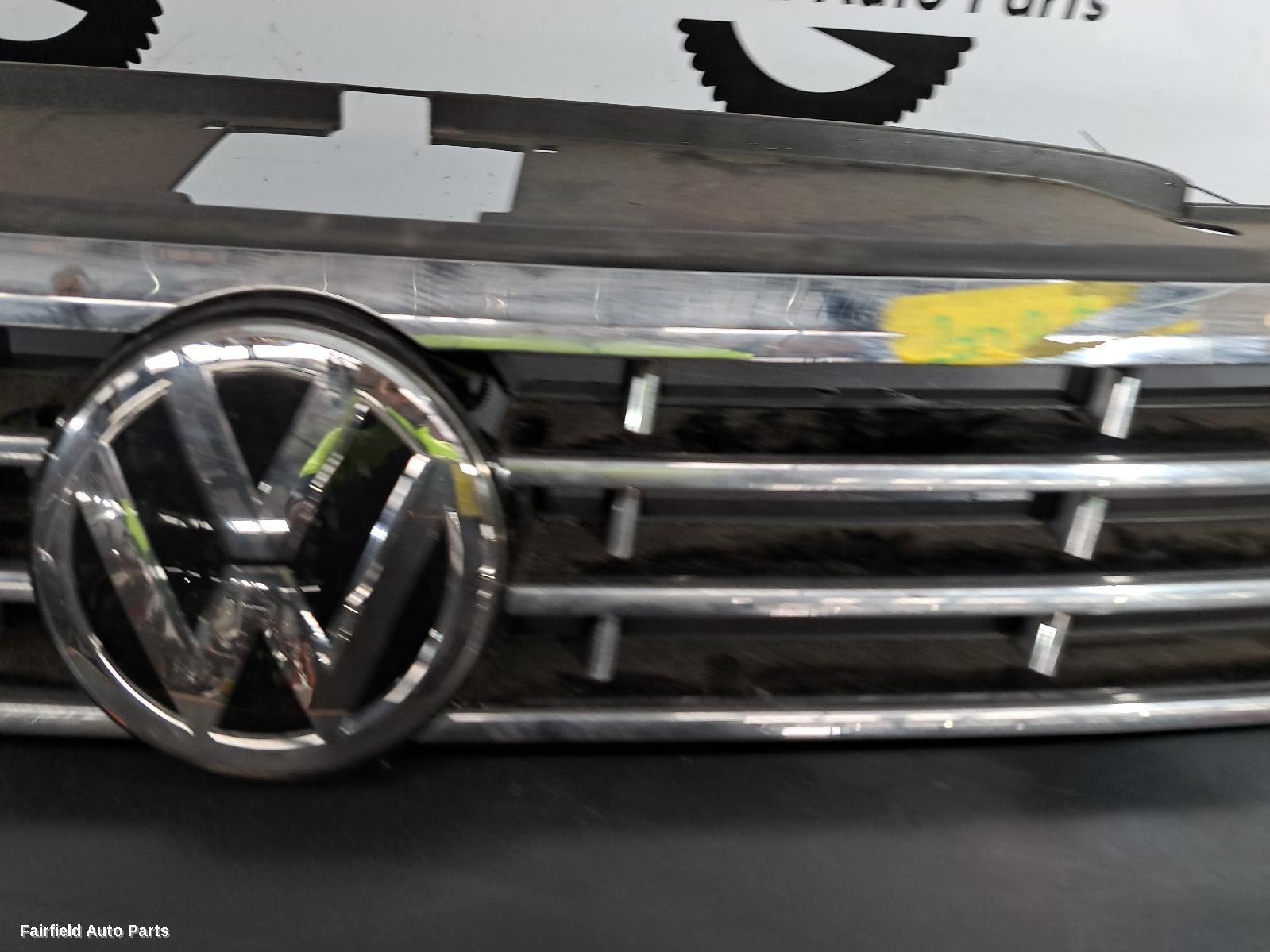 2016-2019 Volkswagen Passat Grille