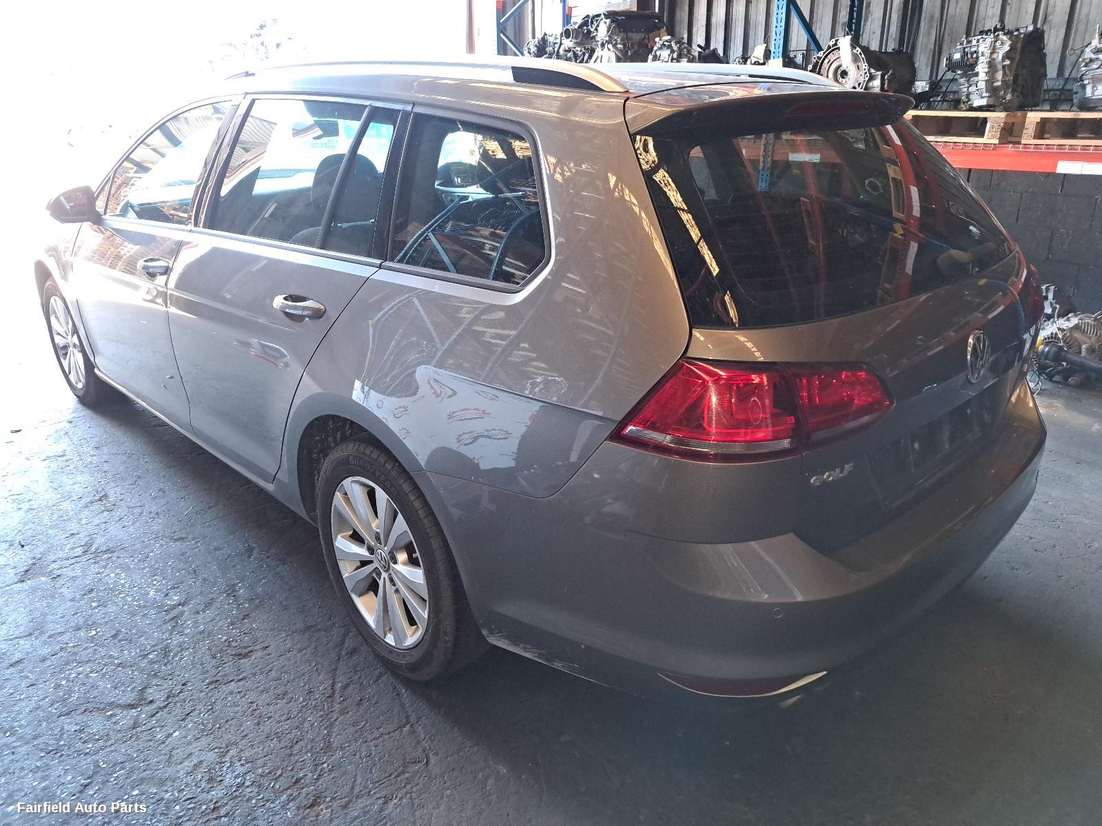 2015 Volkswagen Golf Left Front Door