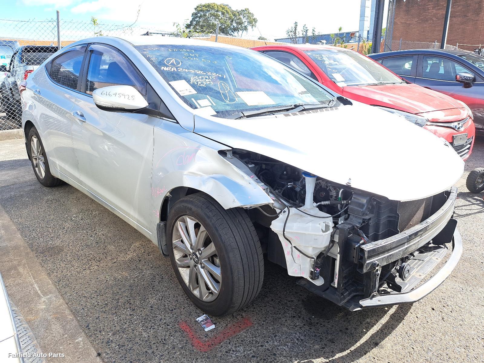 2014 Hyundai Elantra Left Taillight