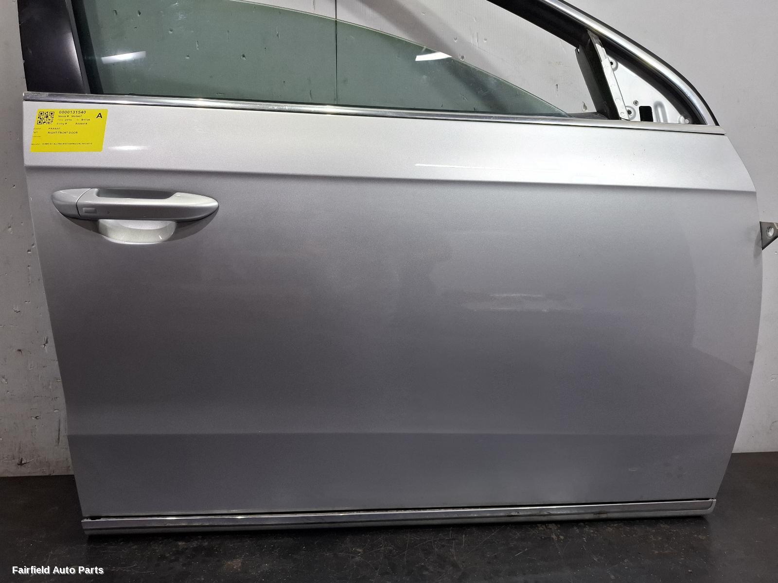 2010-2015 Volkswagen Passat Right Front Door