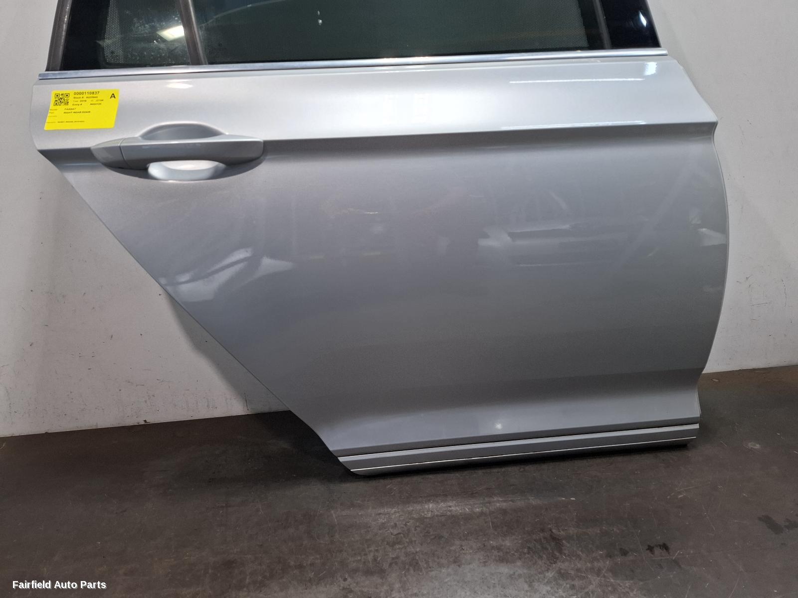 2015-2023 Volkswagen Passat Right Rear Door Sliding