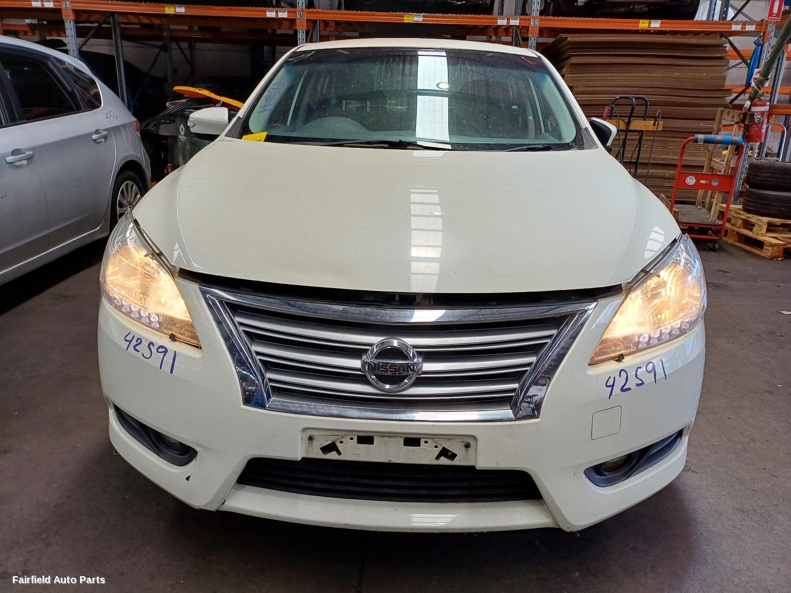 2013 Nissan Pulsar Left Taillight