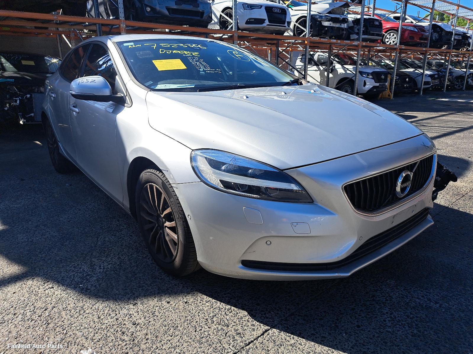 2016 Volvo S40 Right Taillight