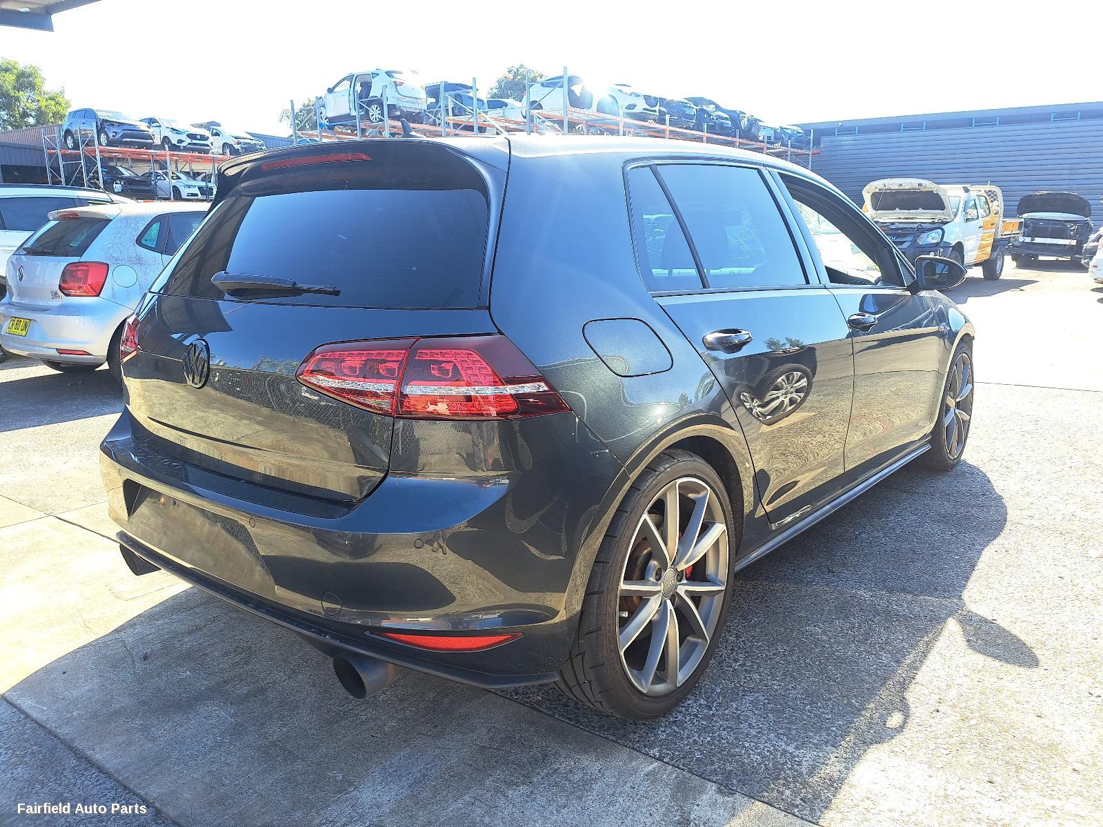 2015 Volkswagen Golf Right Front Hub Assembly