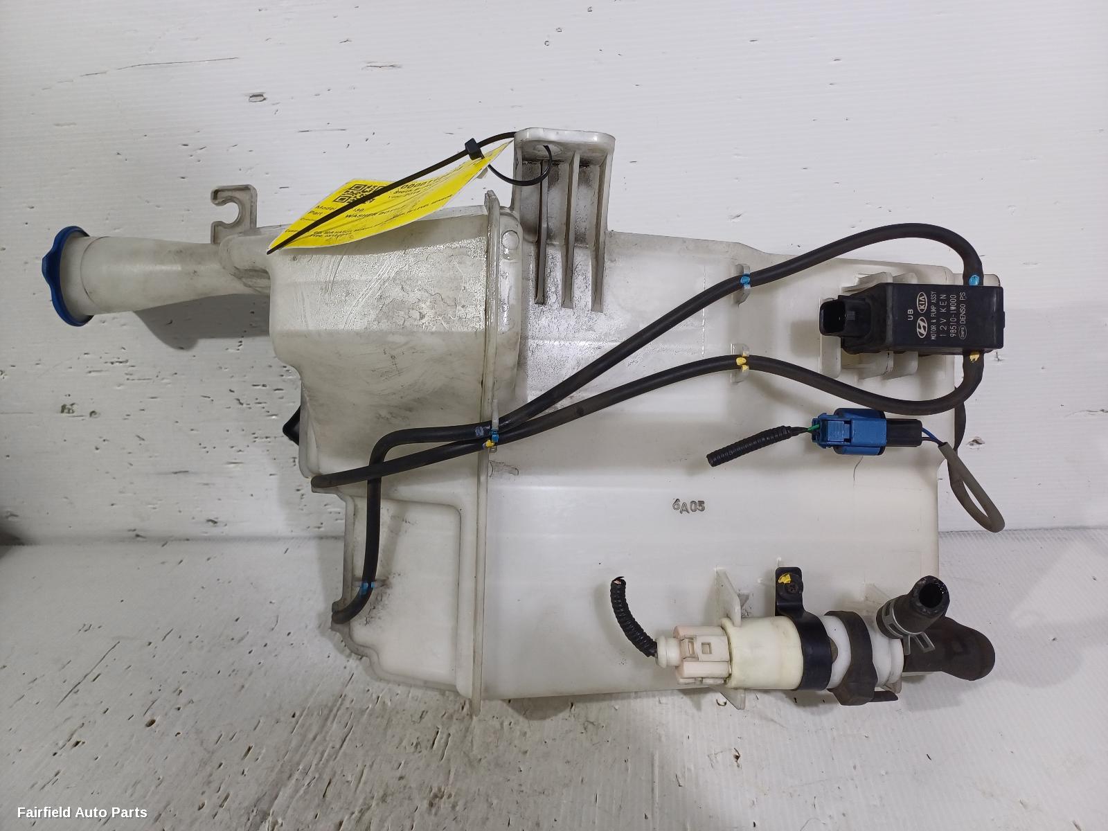 2012-2017 Hyundai I30 Washer Bottle