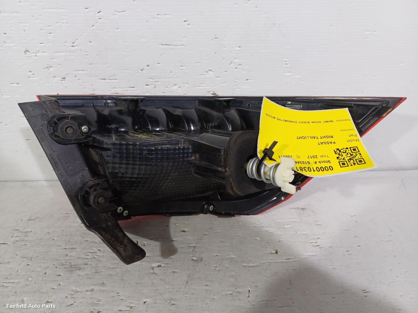 2015-2019 Volkswagen Passat Right Taillight