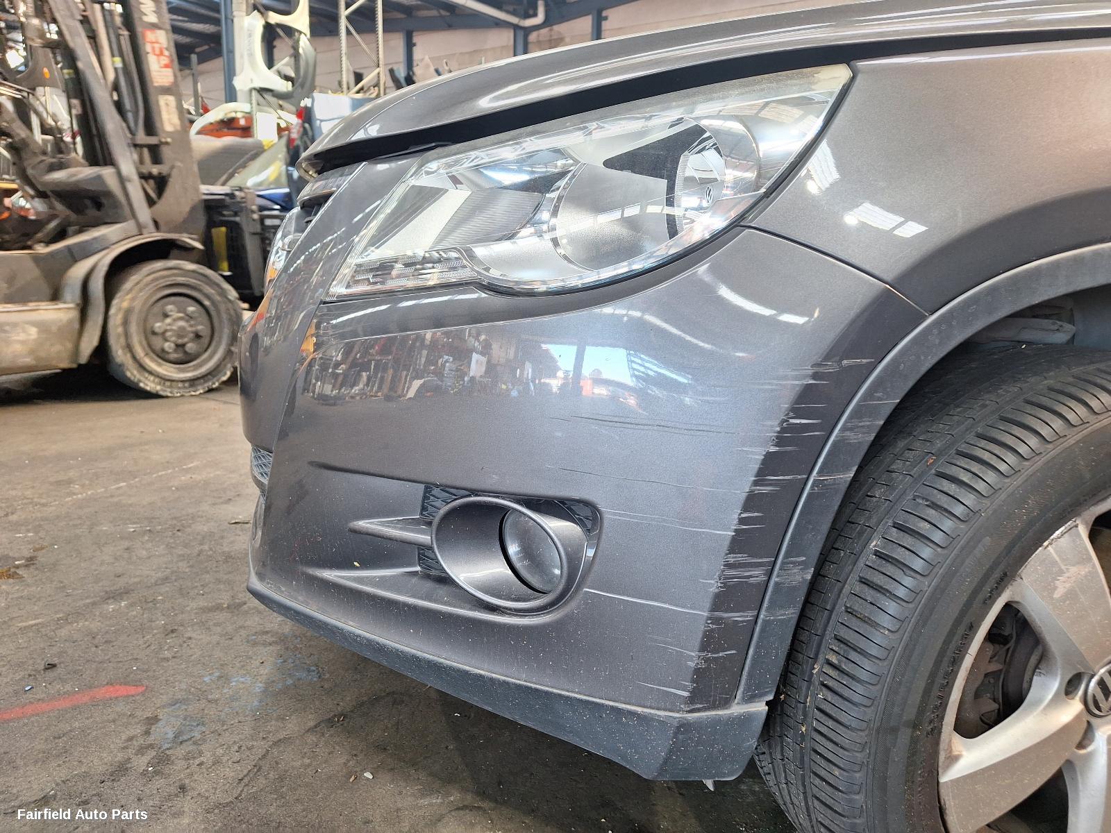 2010 Volkswagen Tiguan Left Taillight