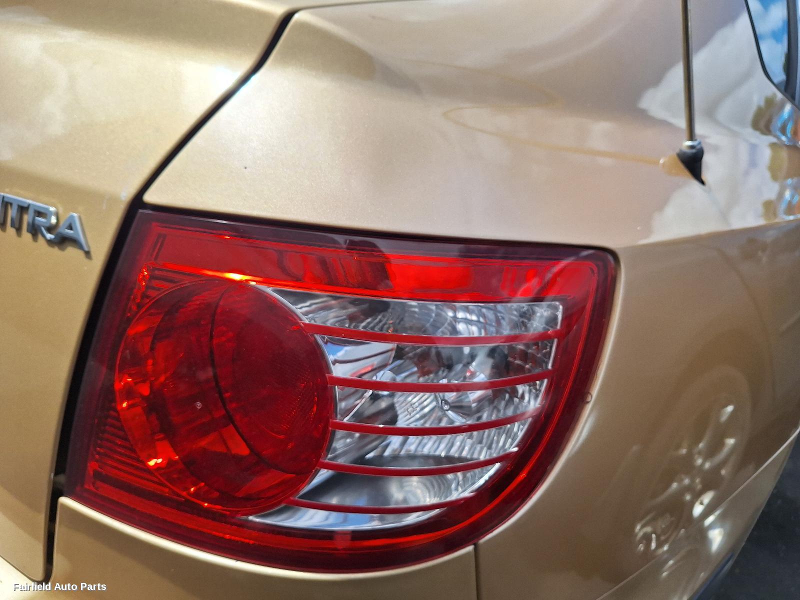 2003 Hyundai Elantra Right Taillight