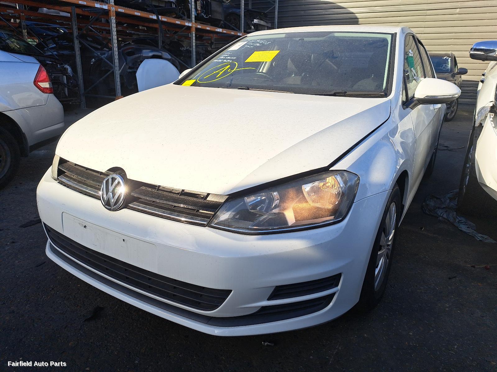 2013 Volkswagen Golf Left Taillight