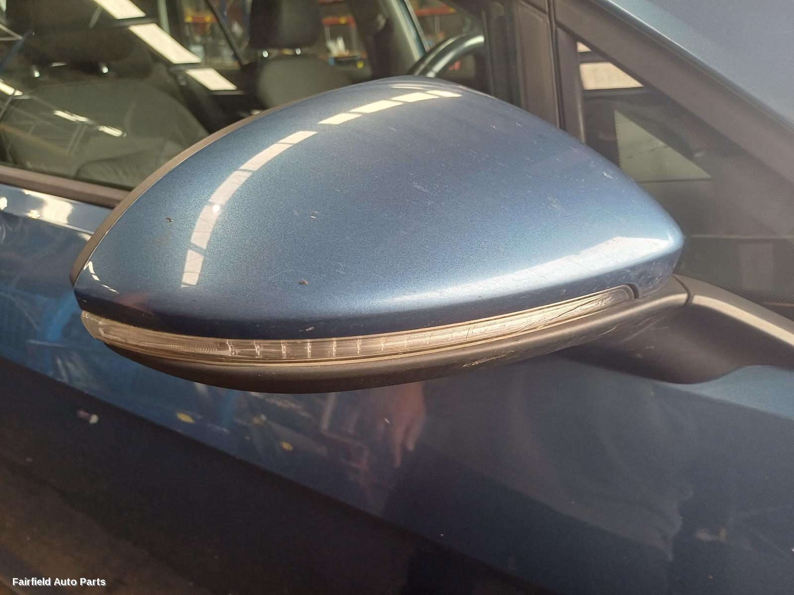 2013 Volkswagen Golf Left Rear Door Sliding