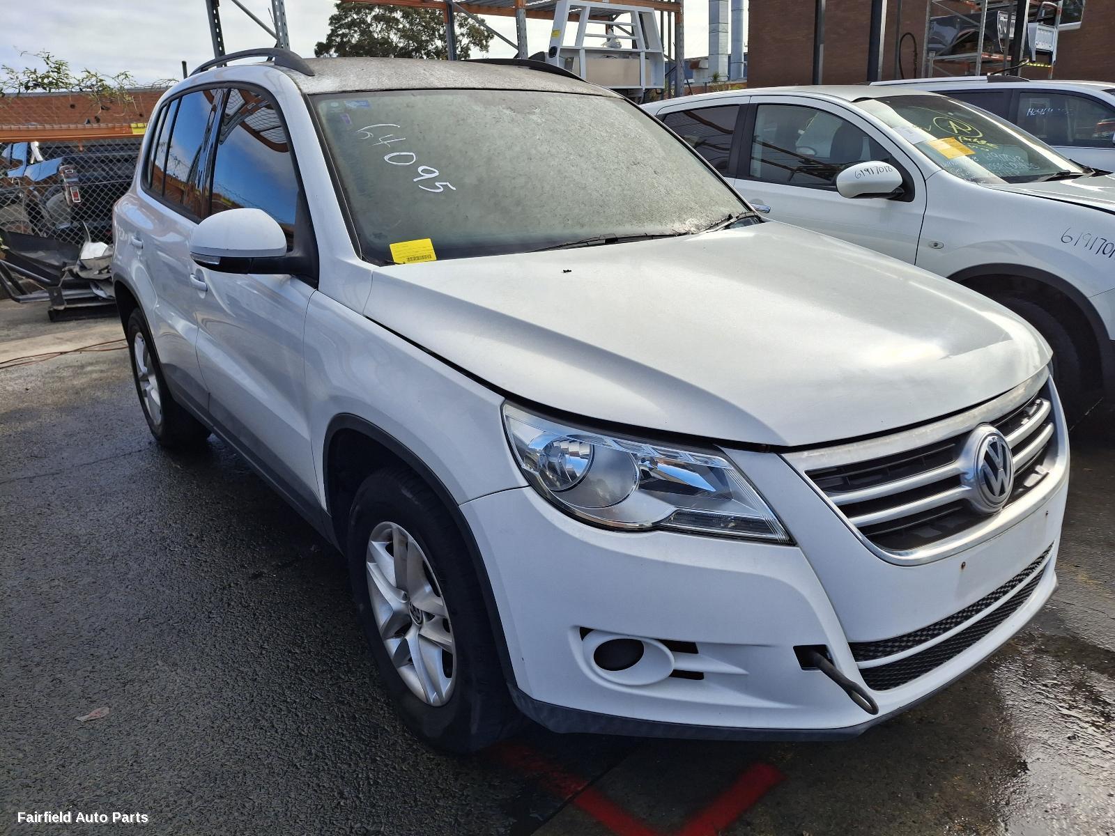 2010 Volkswagen Tiguan Right Headlamp