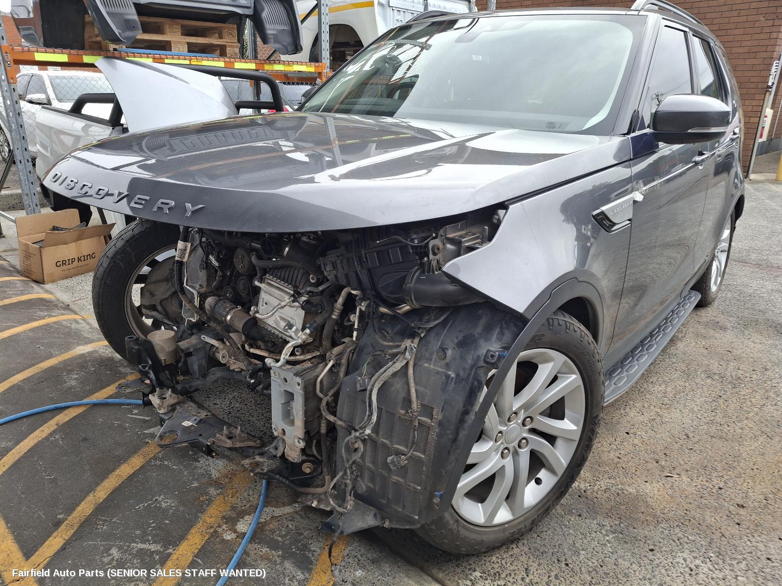 2017 Land Rover Discovery Fan