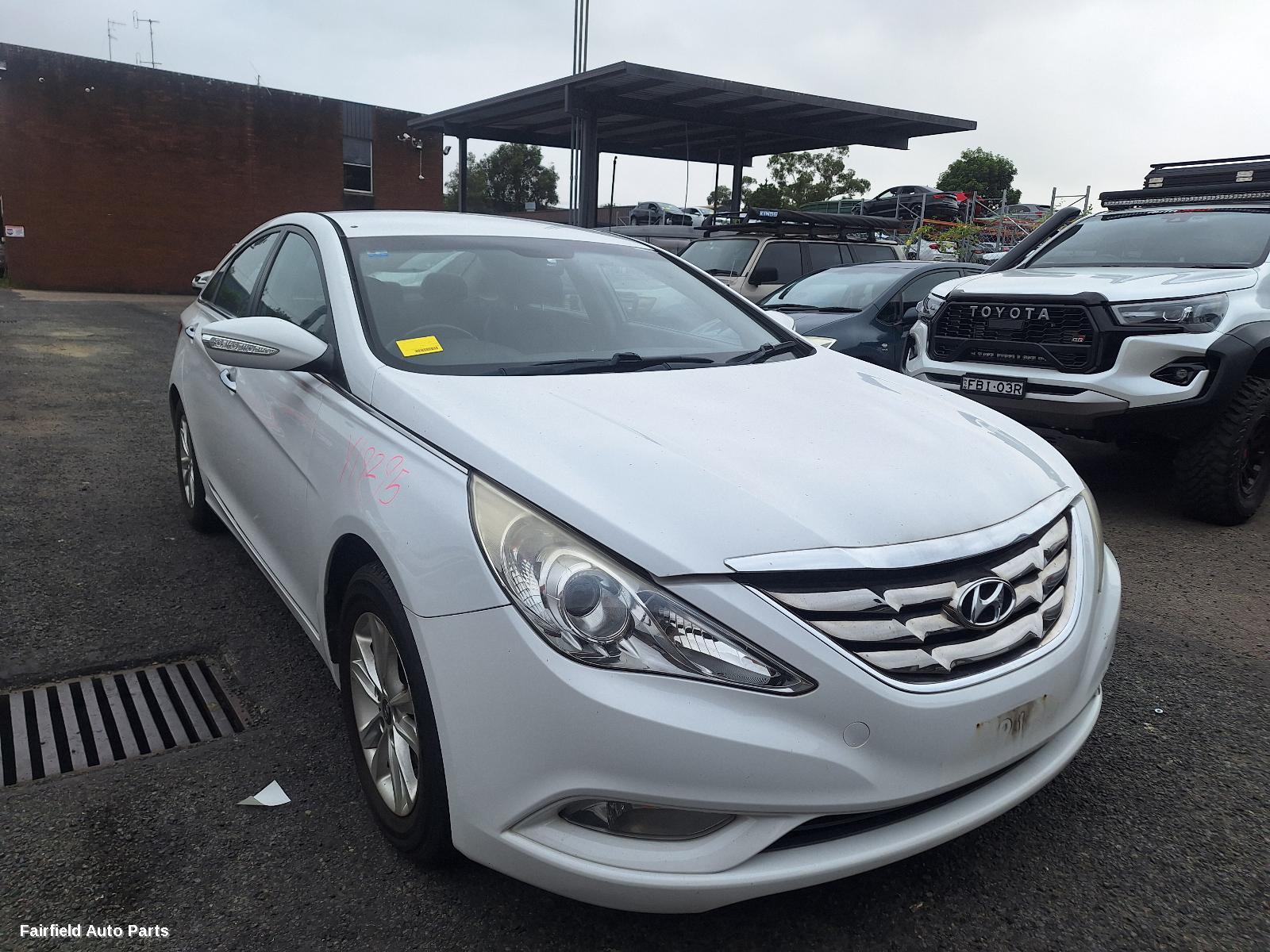 2010-2013 Hyundai I45 Rear Garnish