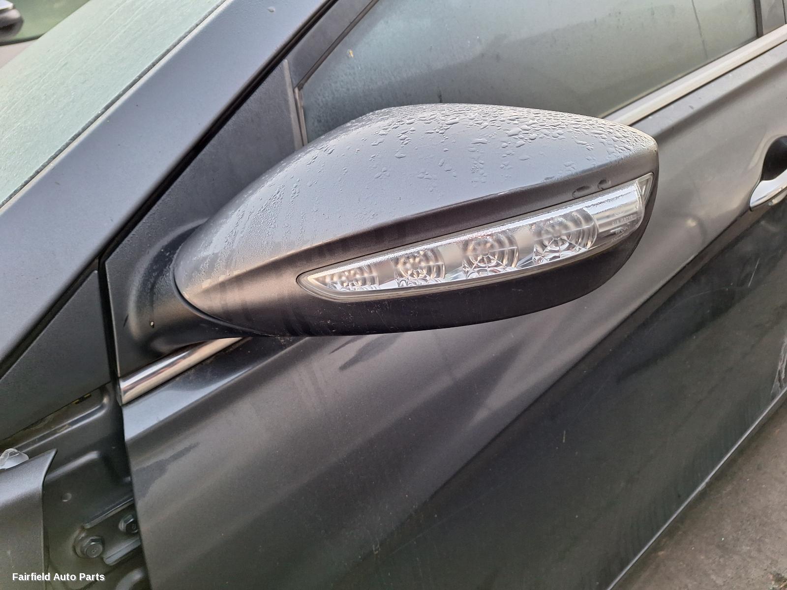 2010-2013 Hyundai I45 Rear Garnish