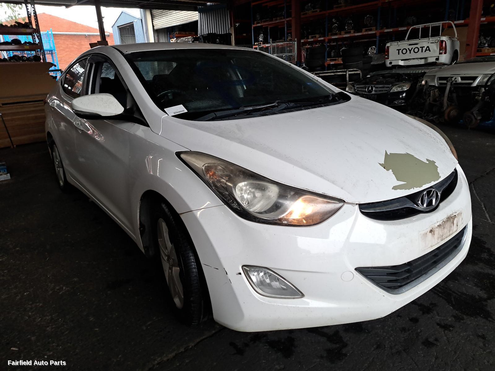 2012 Hyundai Elantra Left Taillight