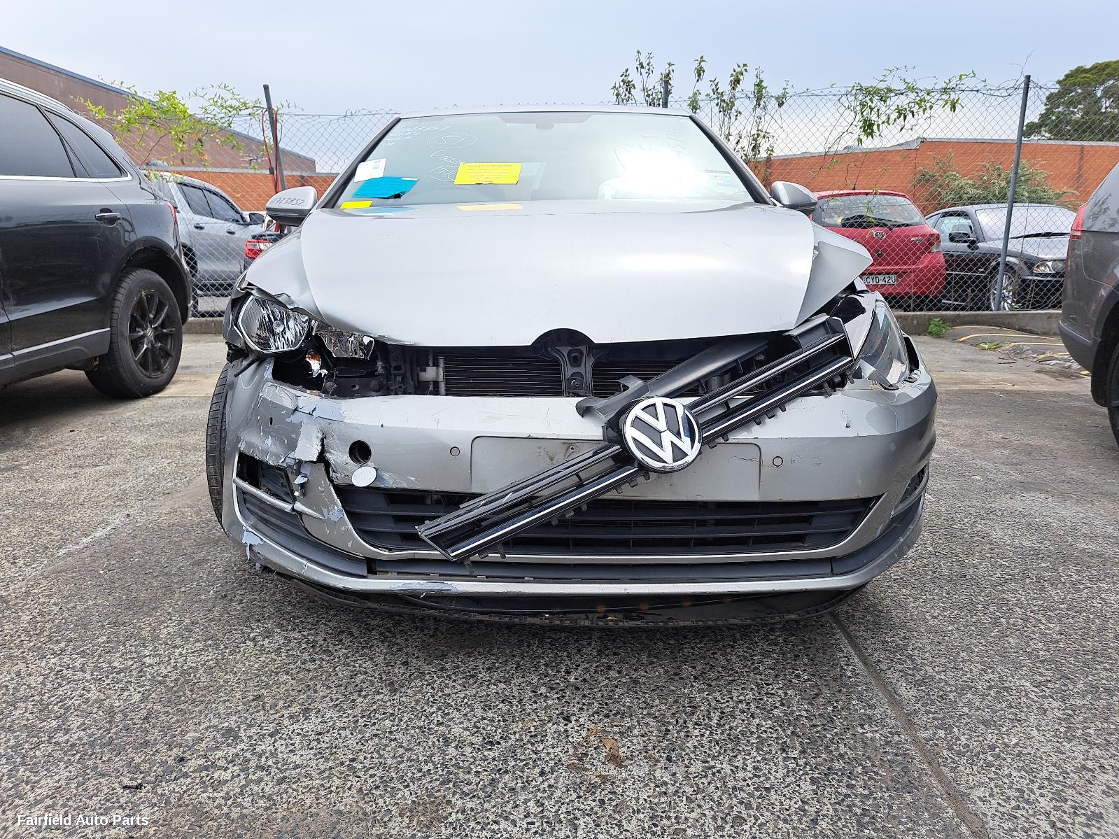 2016 Volkswagen Golf Left Rear Door Sliding