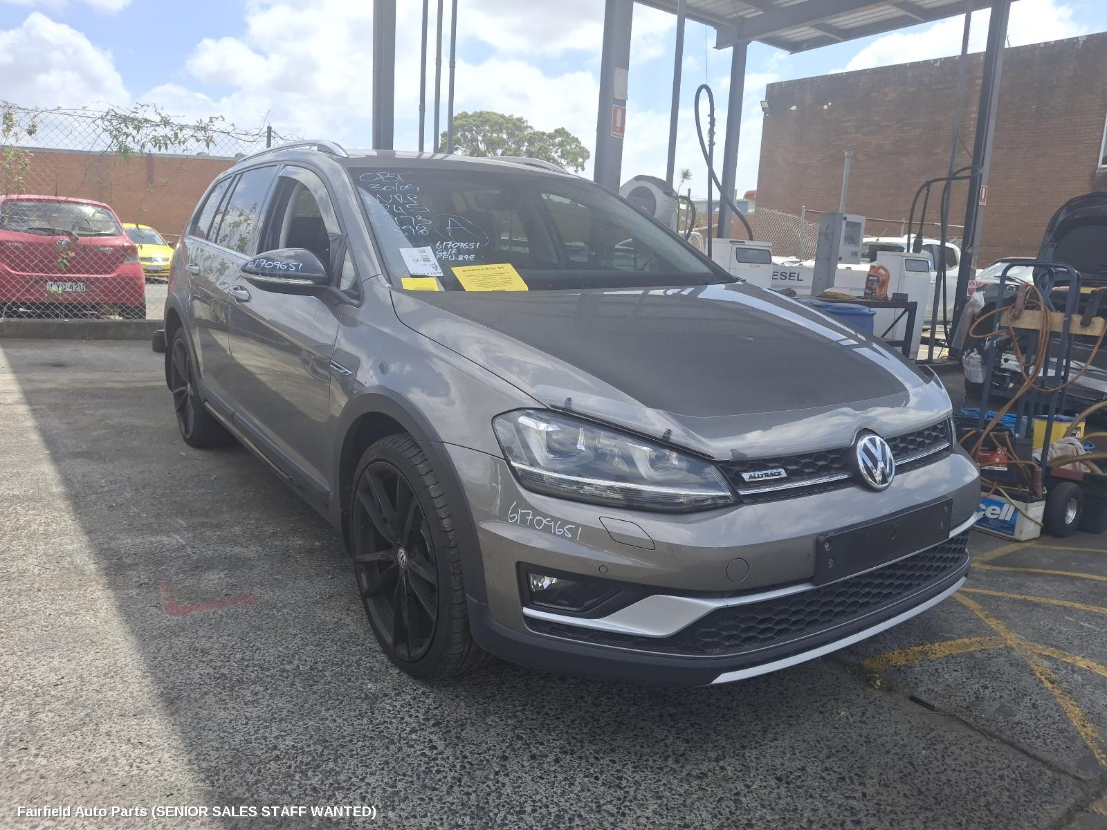 2016 Volkswagen Golf Right Rear Hub Assembly