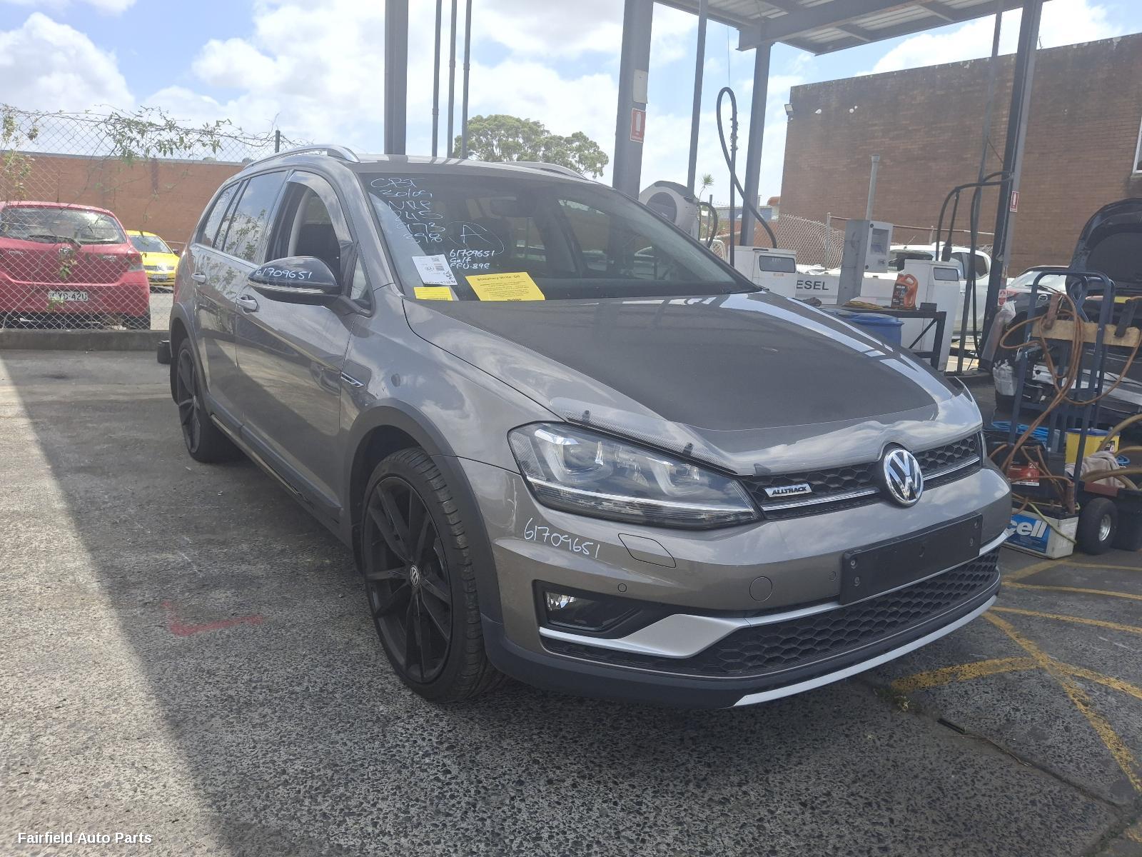 2016 Volkswagen Golf Right Taillight