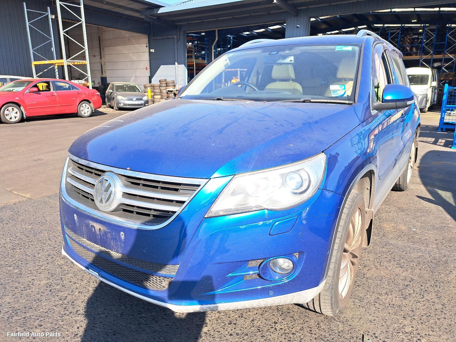 2008-2016 Volkswagen Tiguan Left Rear Door Sliding