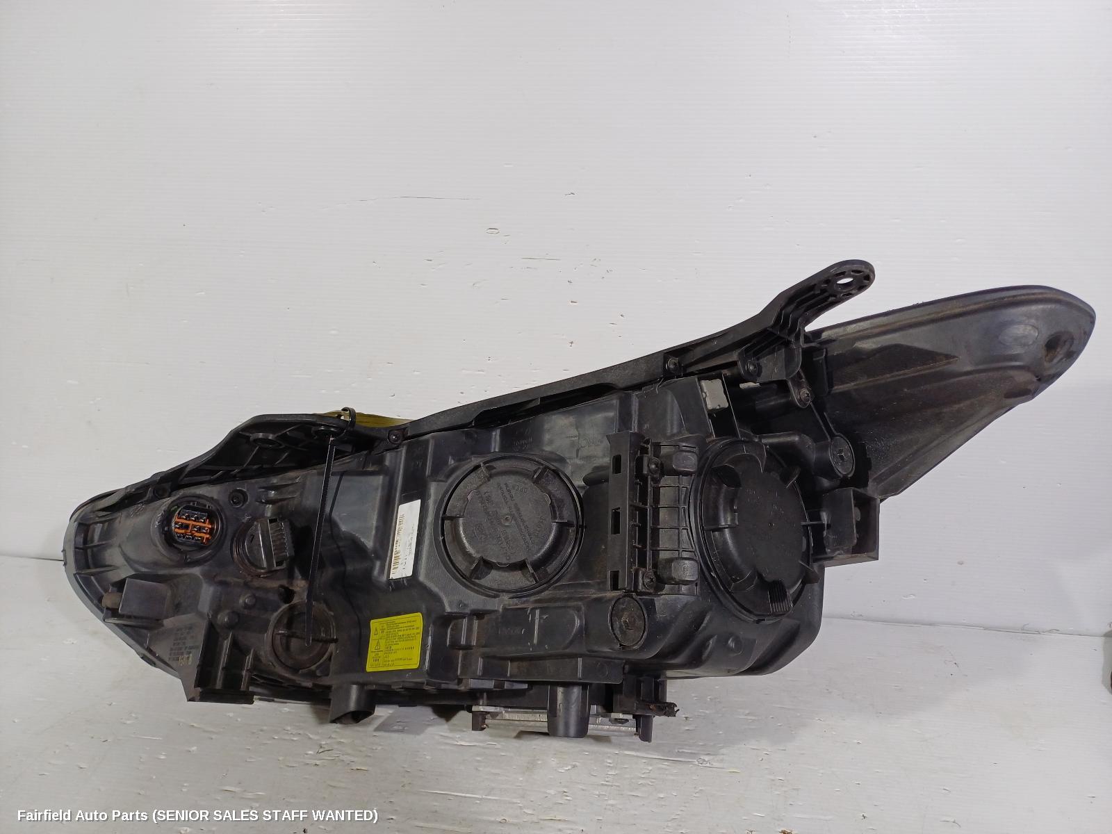 2016 Hyundai Santa Fe Right Headlamp