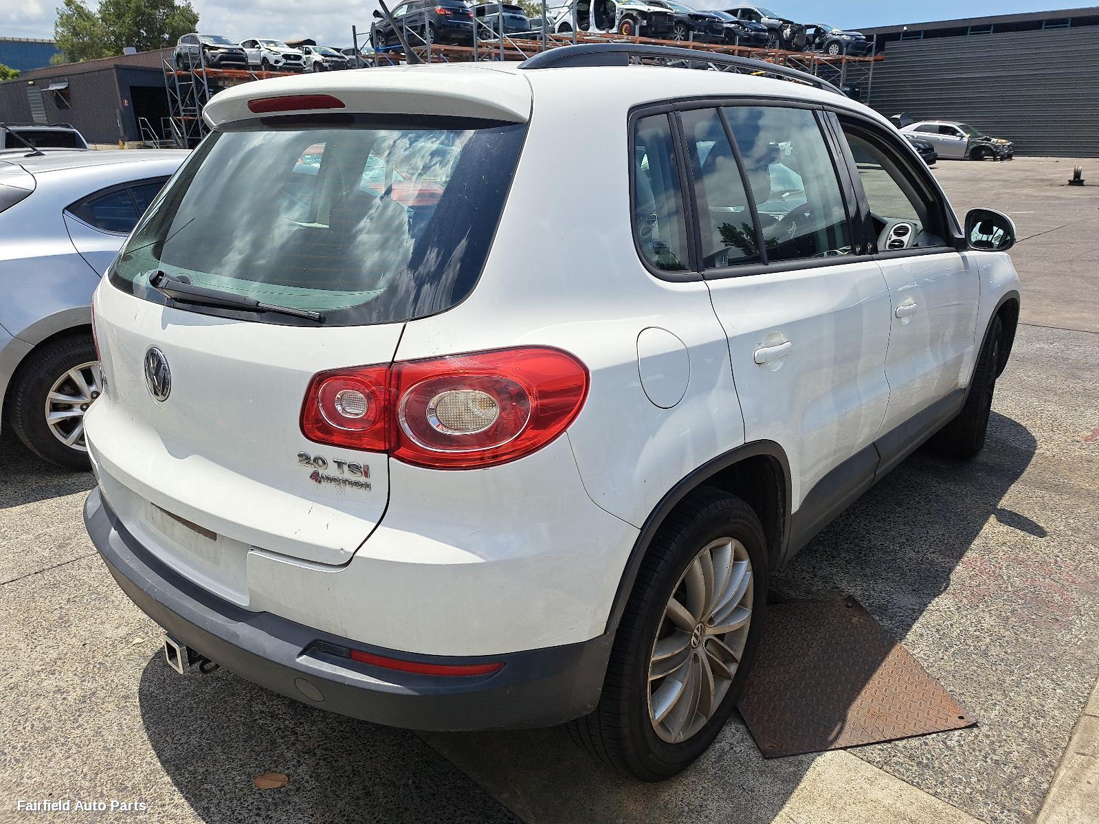 2011 Volkswagen Tiguan Right Taillight