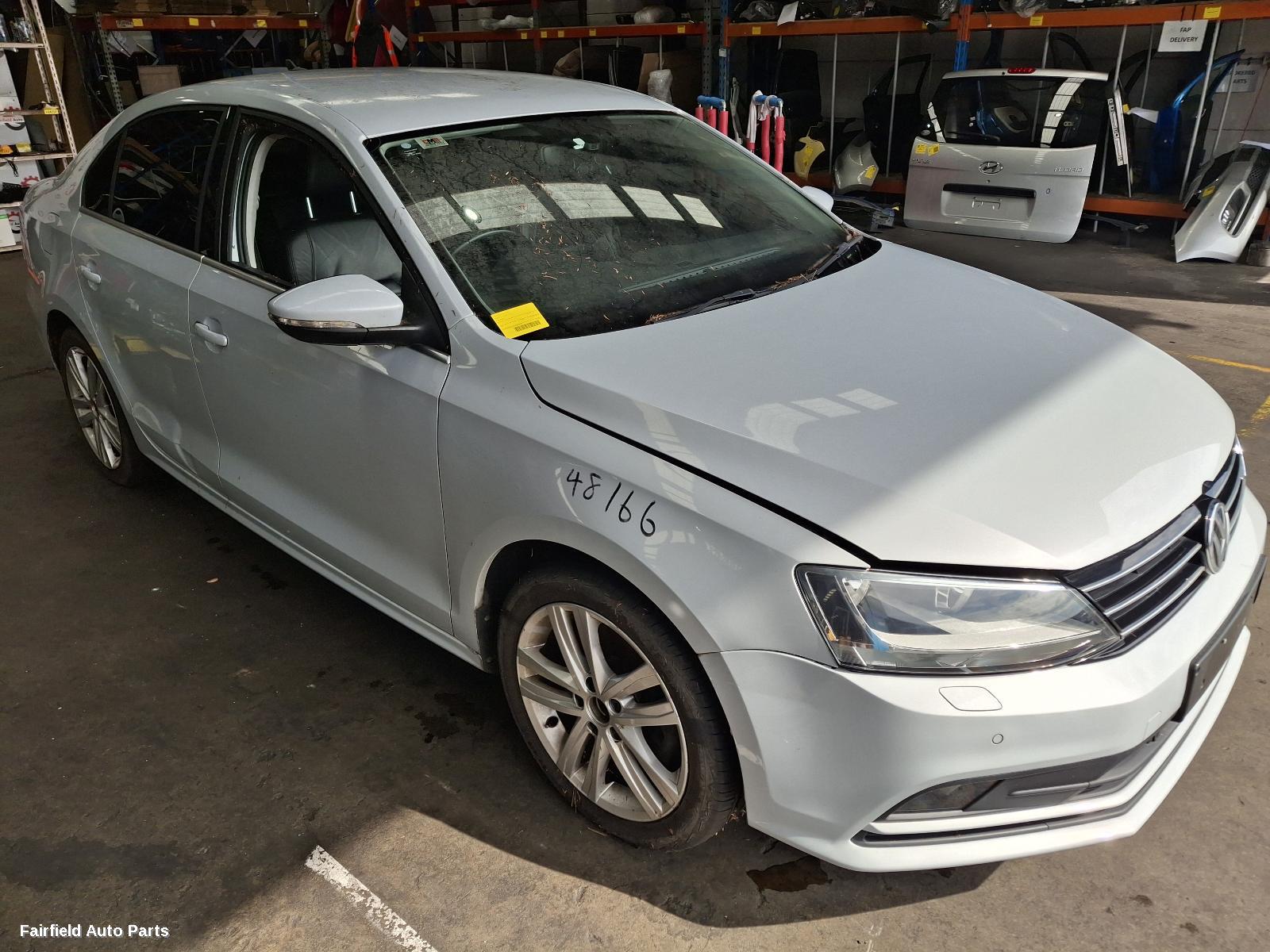 2017 Volkswagen Jetta Left Front Door