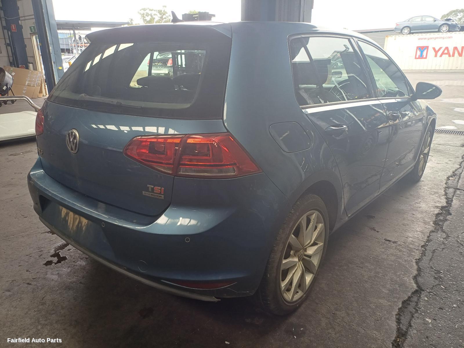 2013 Volkswagen Golf Left Rear Door Sliding