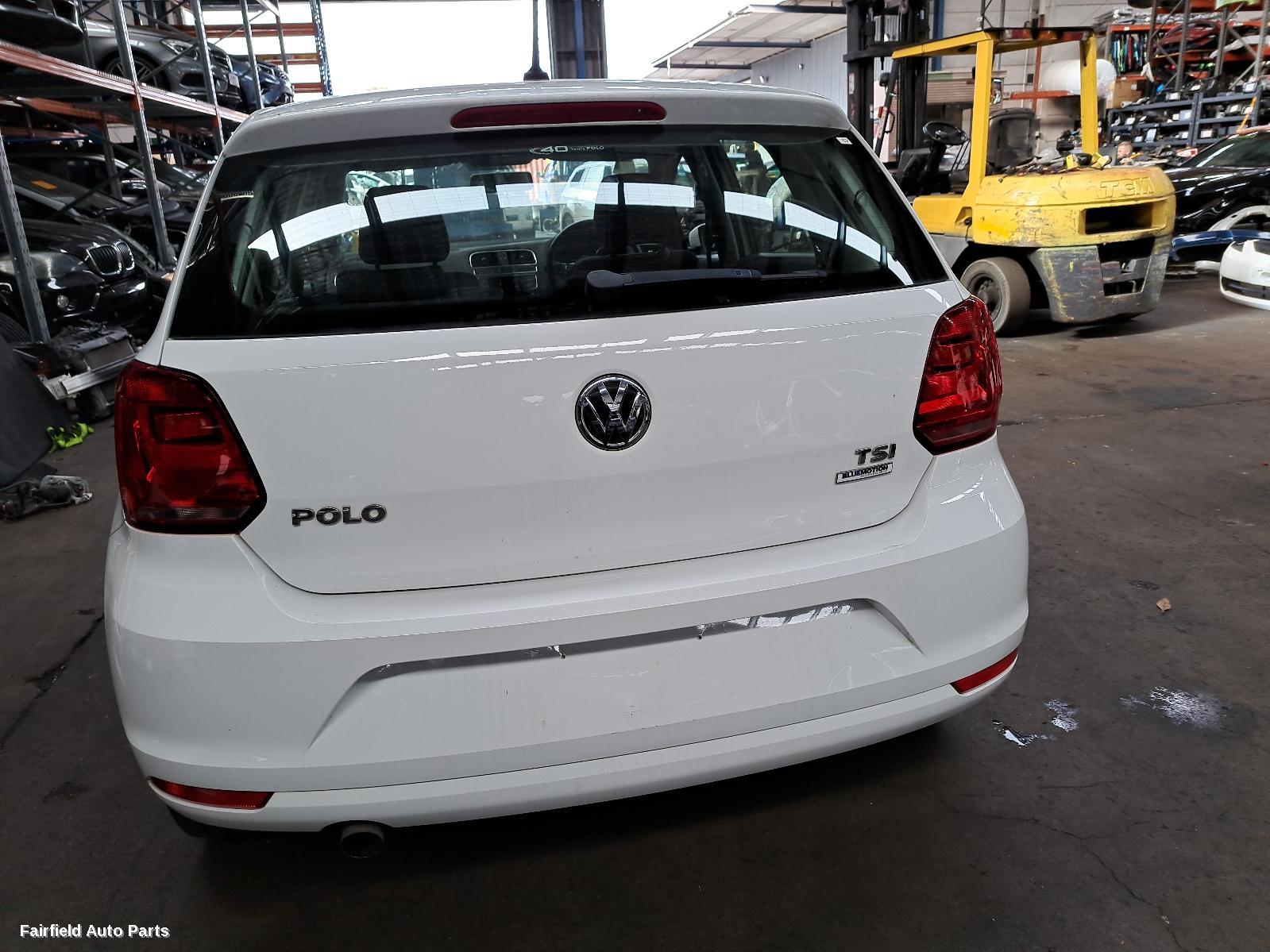 2015 Volkswagen Polo Left Taillight