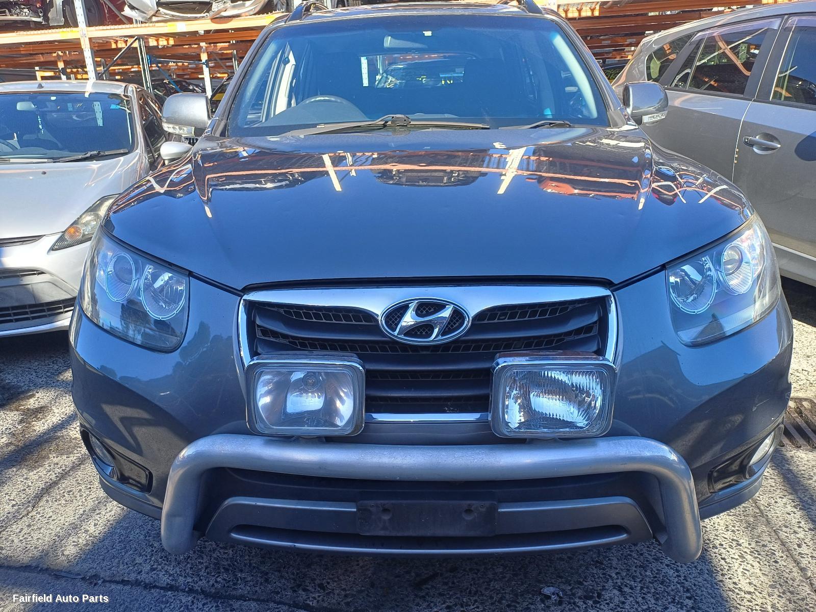 2011 Hyundai Santa Fe Left Taillight