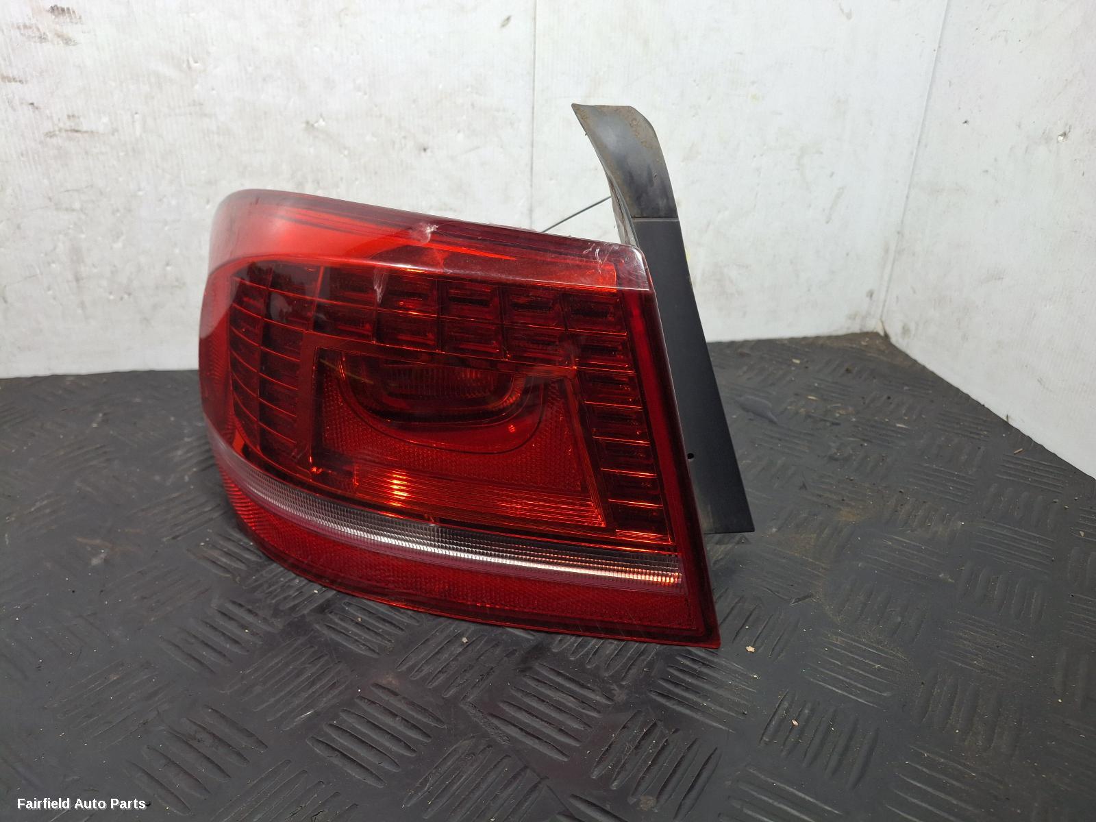 2010-2015 Volkswagen Passat Left Taillight