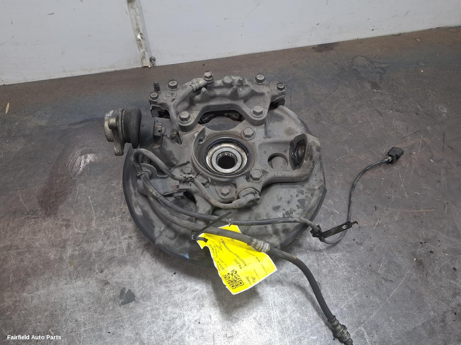 2006-2021 Mitsubishi Pajero Right Front Hub Assembly