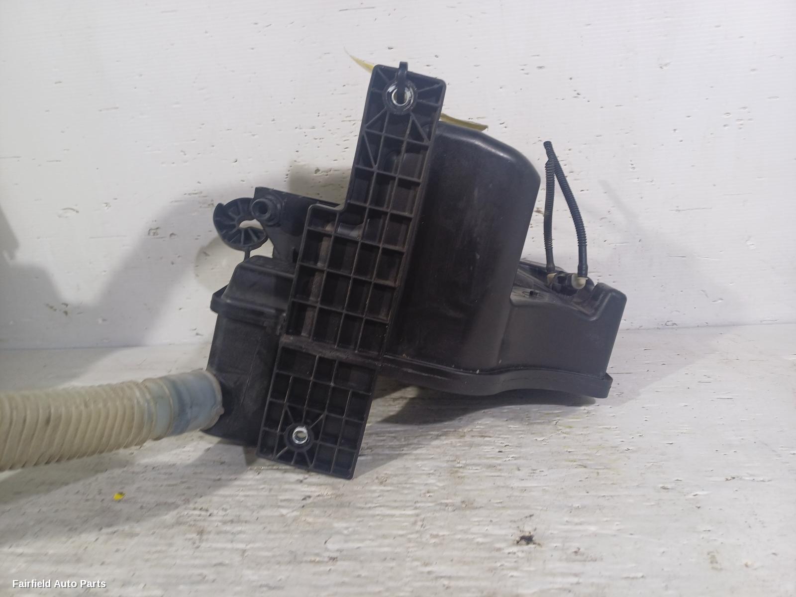 2010-2014 Volkswagen Polo Washer Bottle