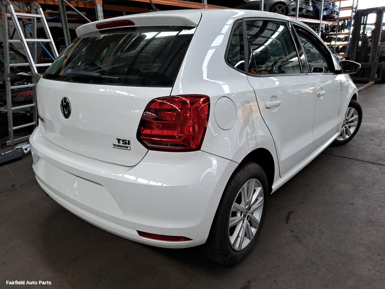 2015 Volkswagen Polo Left Taillight