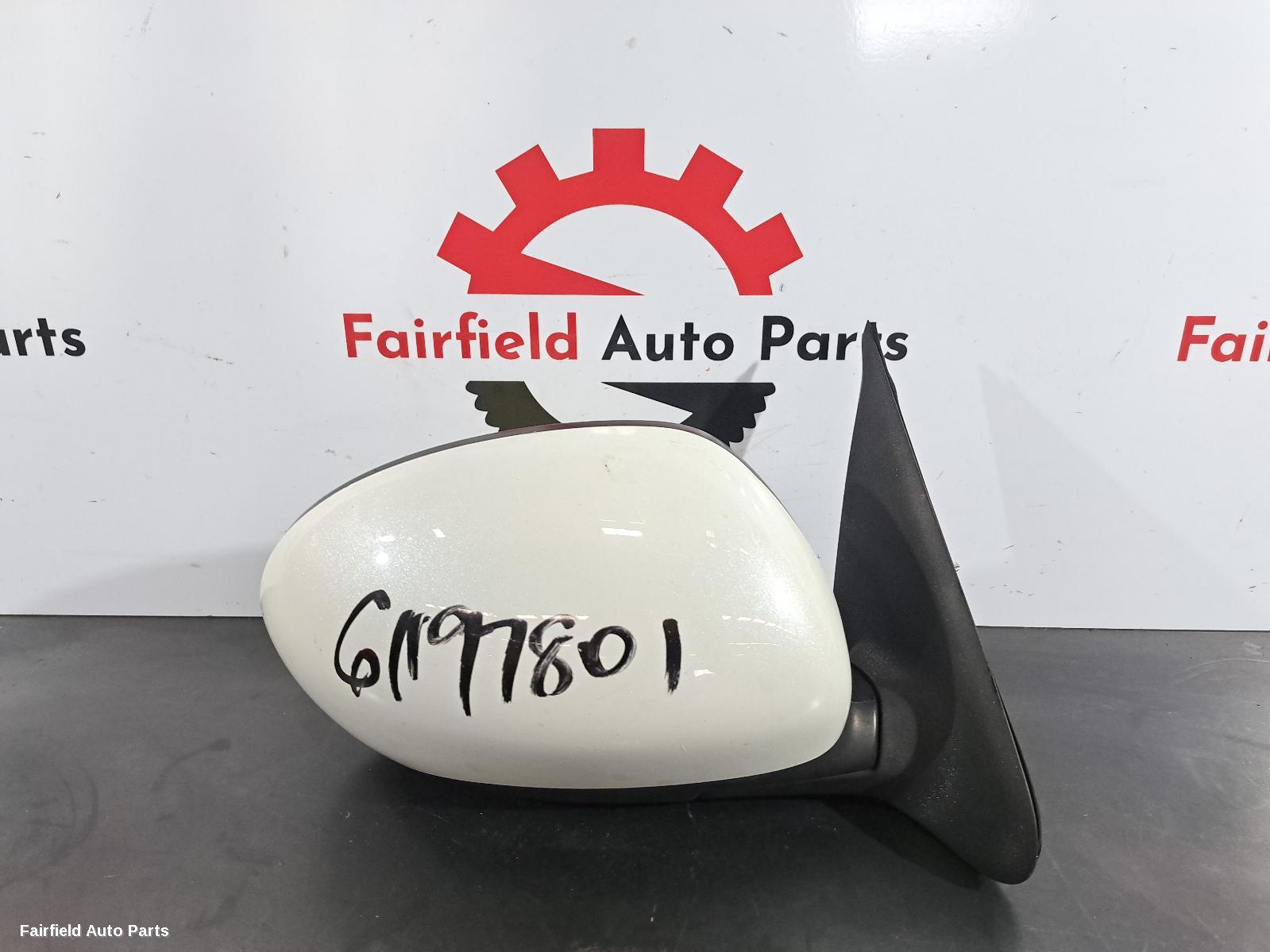 2010-2014 Nissan Juke Right Door Mirror