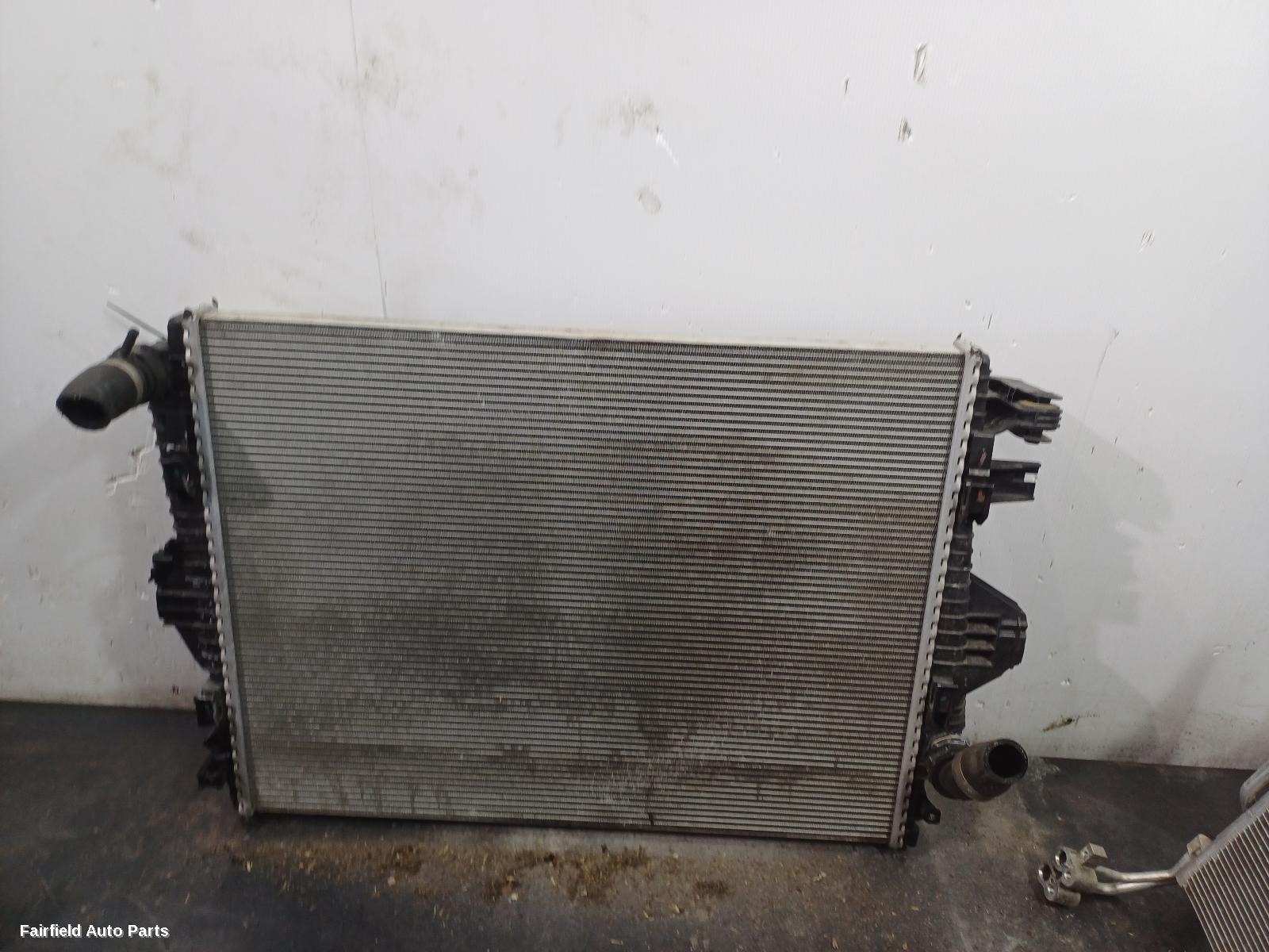 2010-2018 Porsche Cayenne Radiator