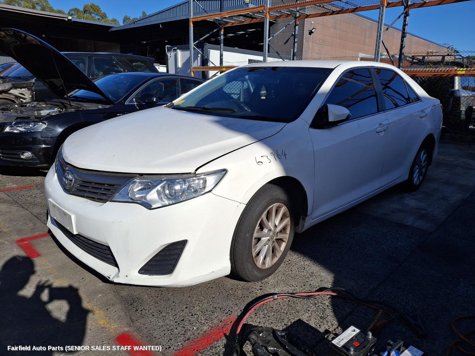 2014 Toyota Camry Right Headlamp