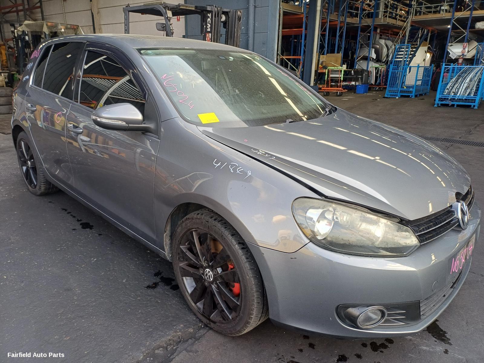 2010 Volkswagen Golf Right Taillight