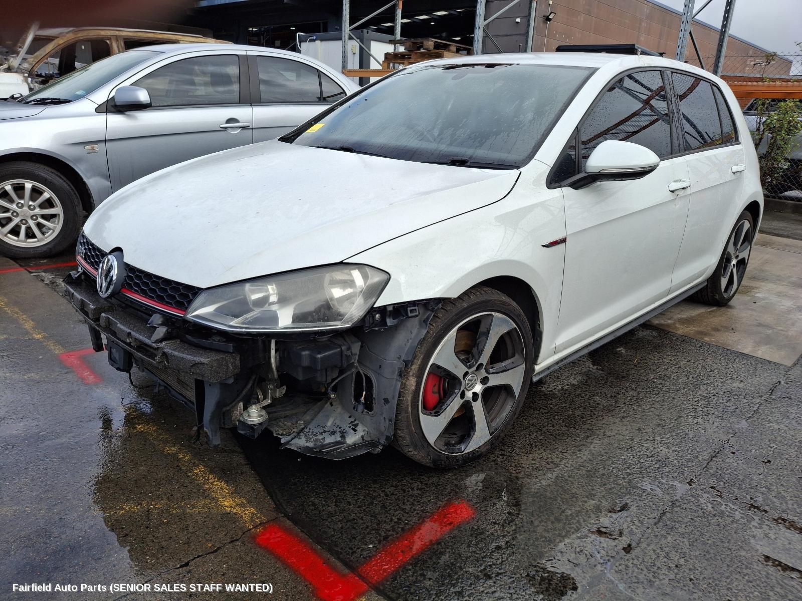 2014 Volkswagen Golf Left Driveshaft