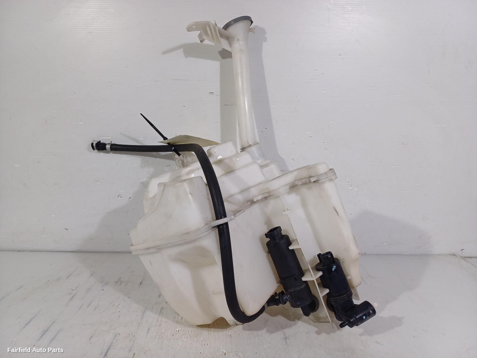 2015-2019 Nissan Juke Washer Bottle