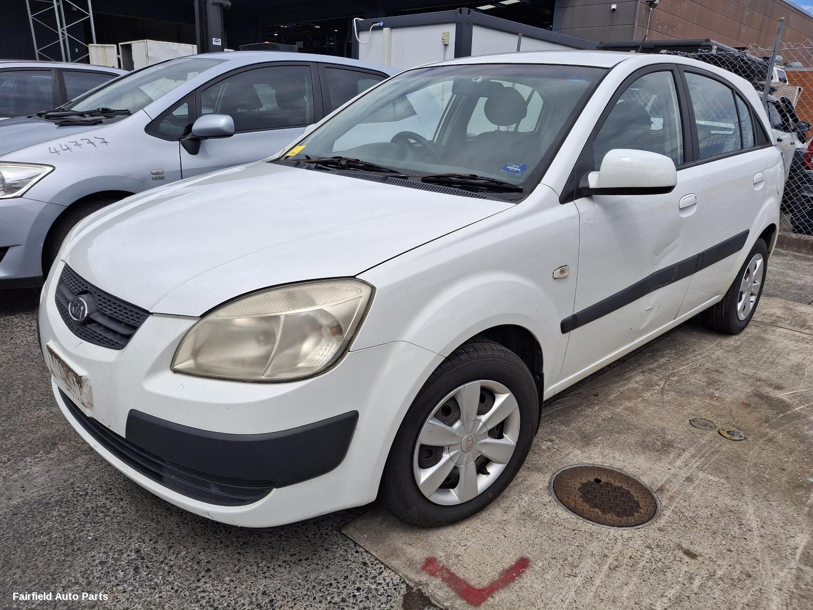 2006 Kia Rio Right Headlamp
